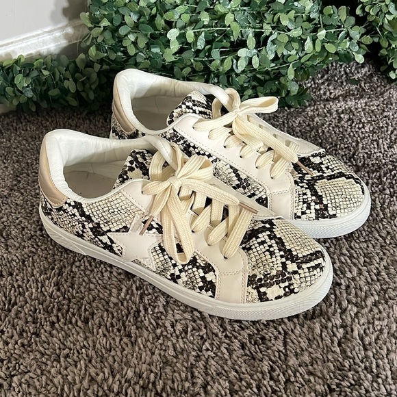 AWS Layla faux Snakeskin Sneakers Size 8 - Picture 1 of 5